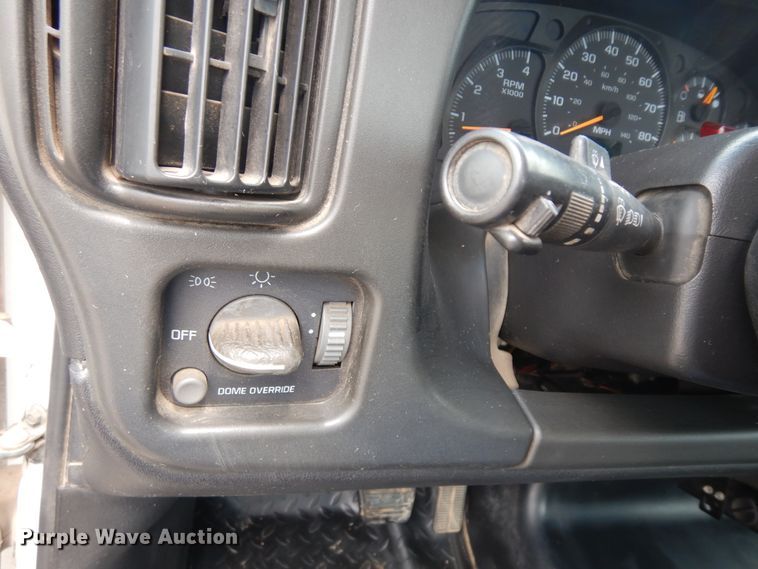 image for item KU9518 2004 GMC C5500  truck cab and chassis