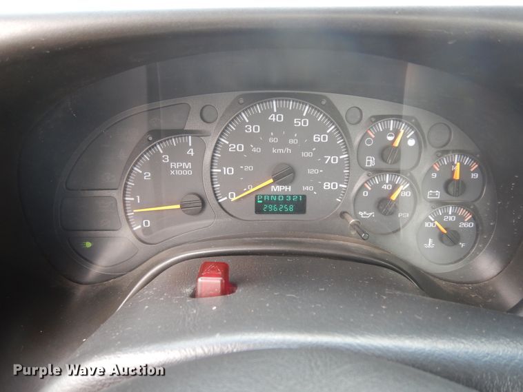 image for item KU9518 2004 GMC C5500  truck cab and chassis