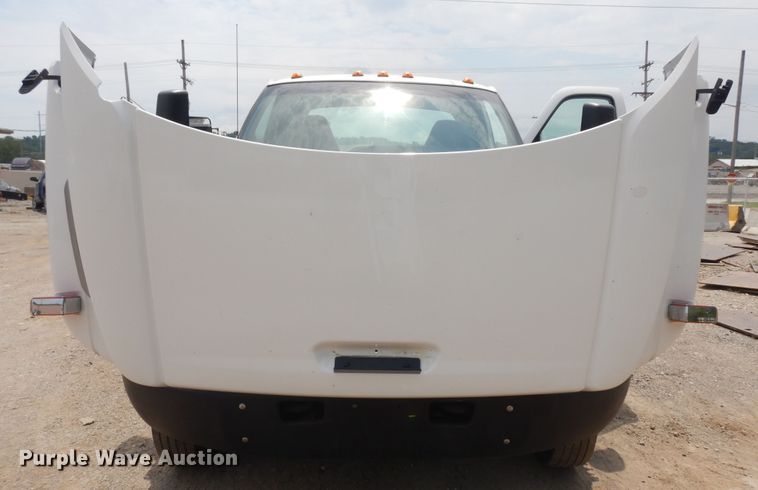 image for item KU9518 2004 GMC C5500  truck cab and chassis