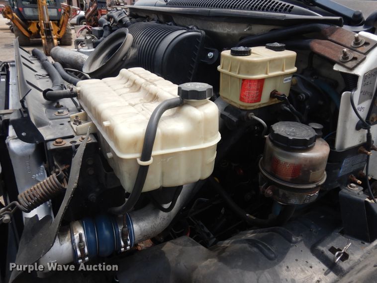 image for item KU9518 2004 GMC C5500  truck cab and chassis