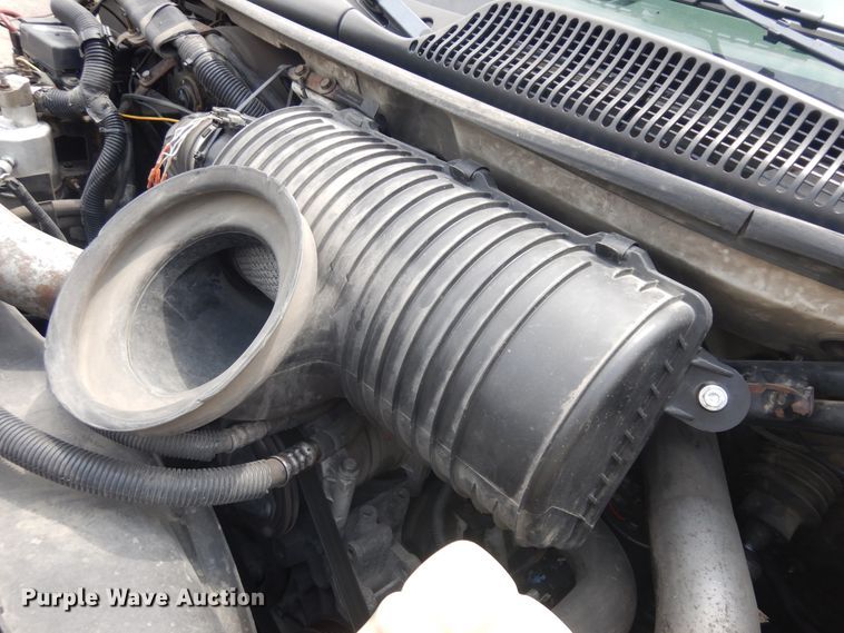 image for item KU9518 2004 GMC C5500  truck cab and chassis