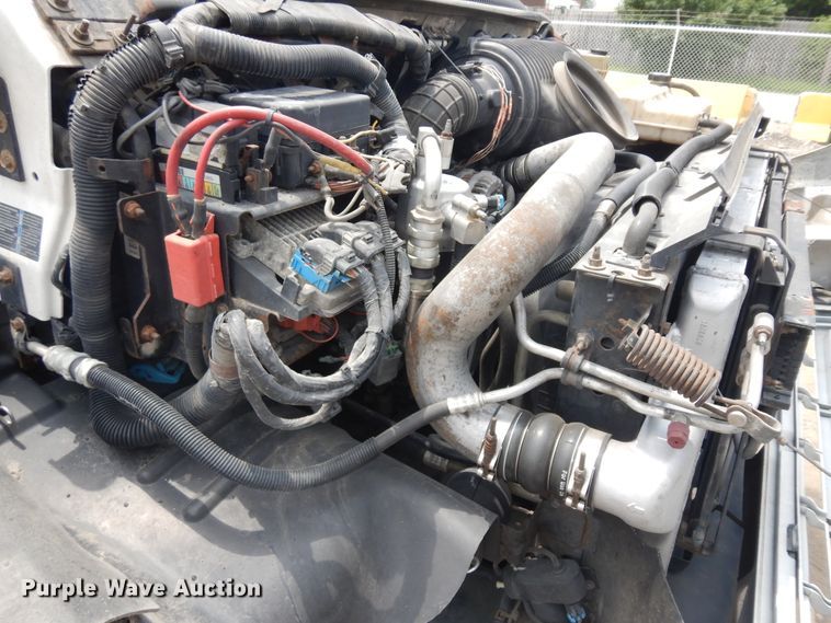 image for item KU9518 2004 GMC C5500  truck cab and chassis