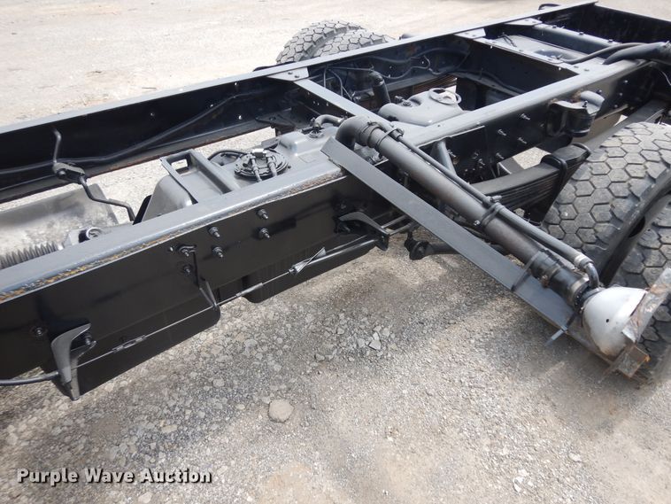 image for item KU9518 2004 GMC C5500  truck cab and chassis