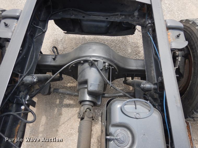 image for item KU9518 2004 GMC C5500  truck cab and chassis