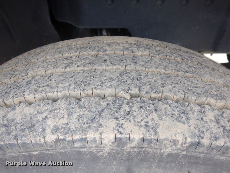 image for item KU9518 2004 GMC C5500  truck cab and chassis