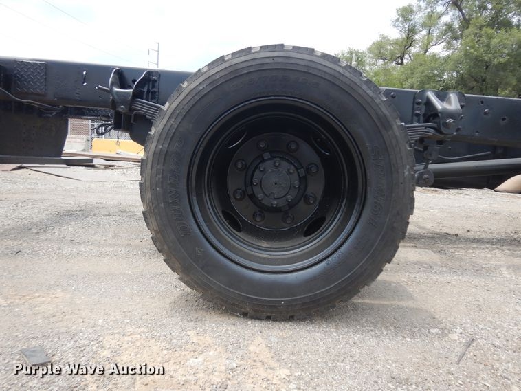 image for item KU9518 2004 GMC C5500  truck cab and chassis