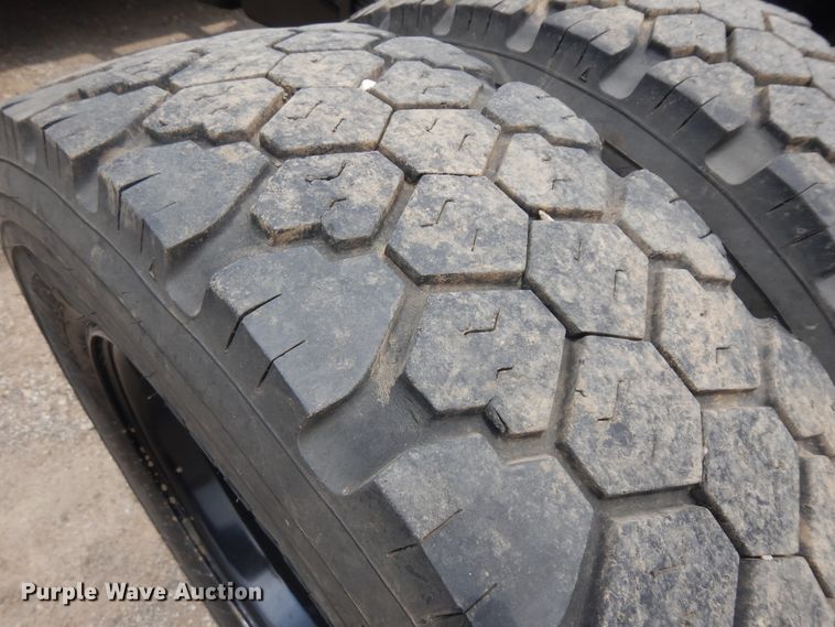 image for item KU9518 2004 GMC C5500  truck cab and chassis