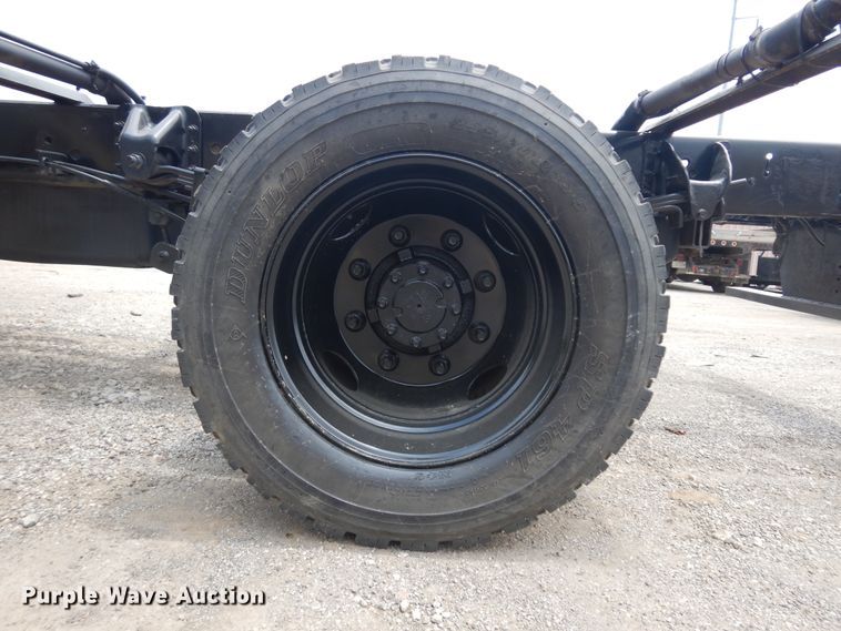 image for item KU9518 2004 GMC C5500  truck cab and chassis