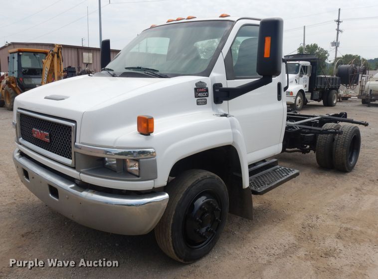 image for item KU9519 2007 GMC C4500  truck cab and chassis