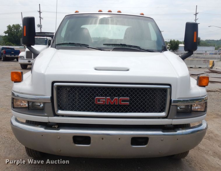 image for item KU9519 2007 GMC C4500  truck cab and chassis