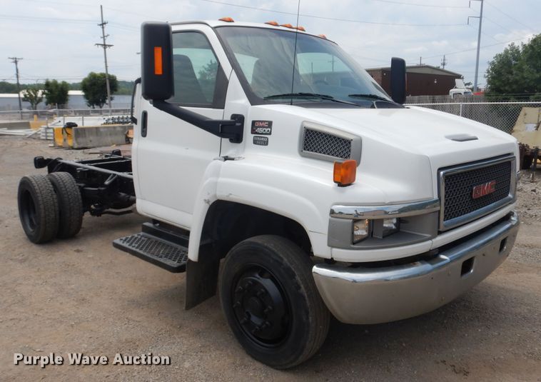image for item KU9519 2007 GMC C4500  truck cab and chassis
