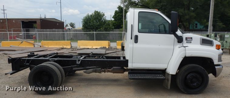 image for item KU9519 2007 GMC C4500  truck cab and chassis