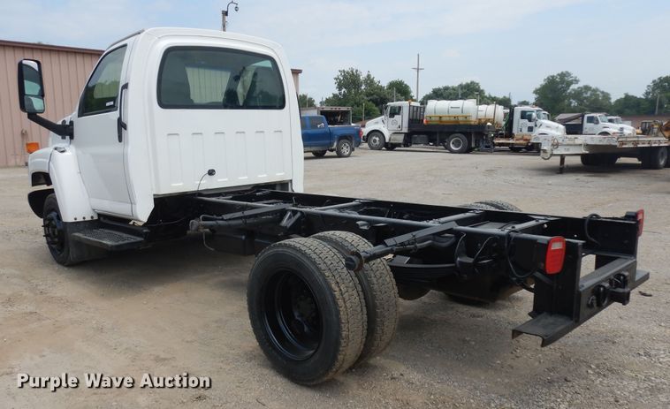 image for item KU9519 2007 GMC C4500  truck cab and chassis