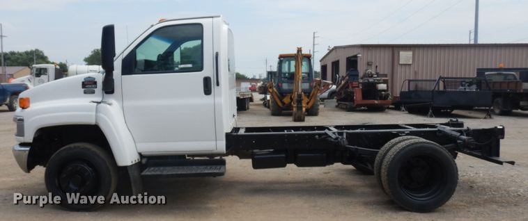 image for item KU9519 2007 GMC C4500  truck cab and chassis