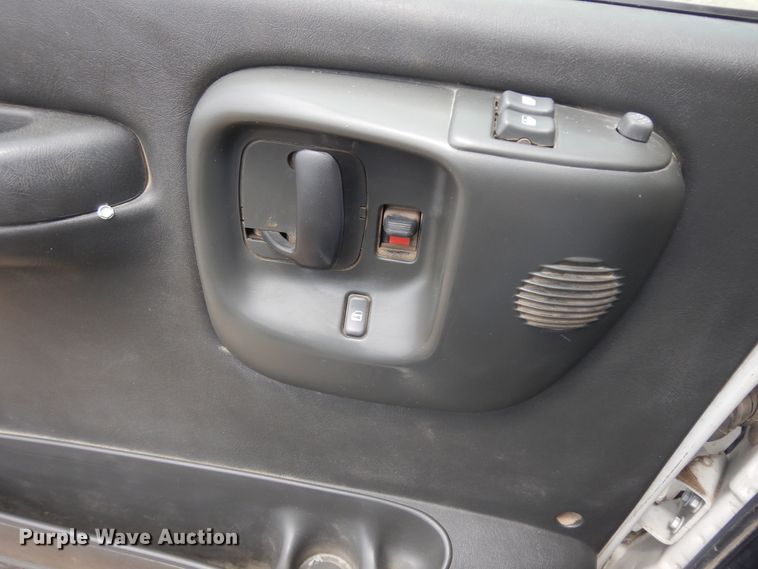 image for item KU9519 2007 GMC C4500  truck cab and chassis