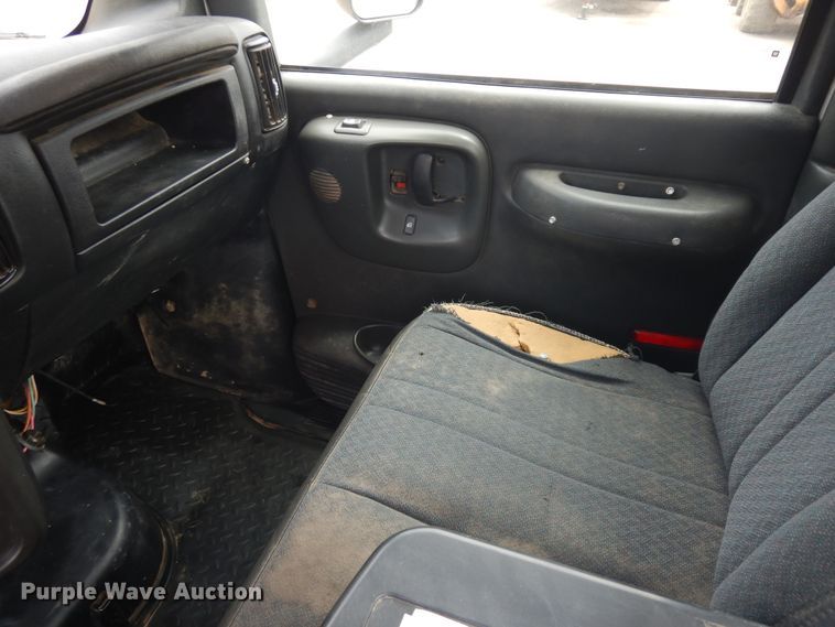 image for item KU9519 2007 GMC C4500  truck cab and chassis