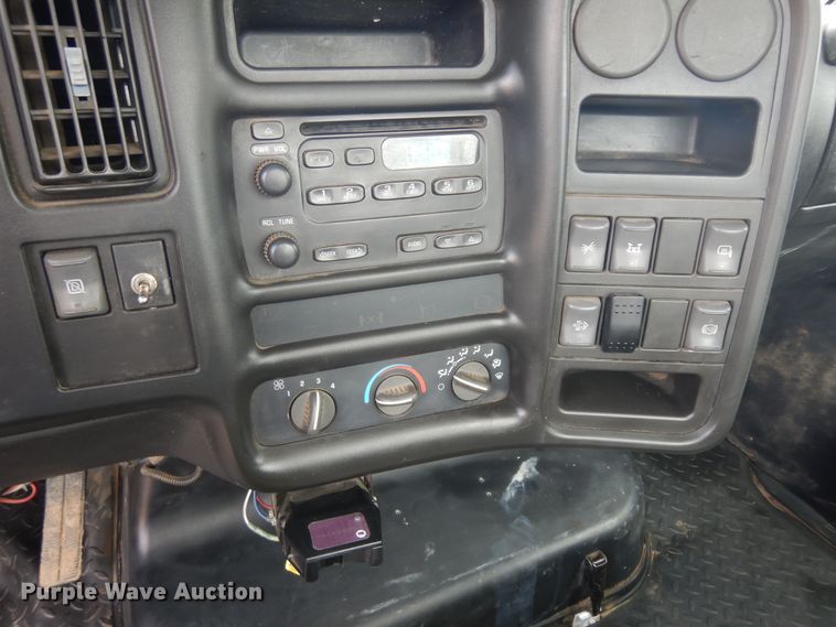 image for item KU9519 2007 GMC C4500  truck cab and chassis