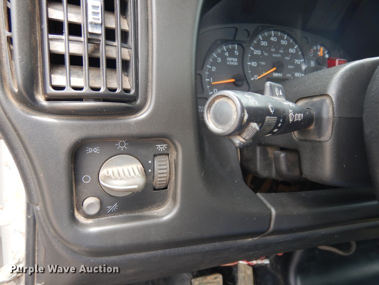 image for item KU9519 2007 GMC C4500  truck cab and chassis