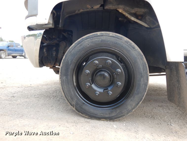 image for item KU9519 2007 GMC C4500  truck cab and chassis