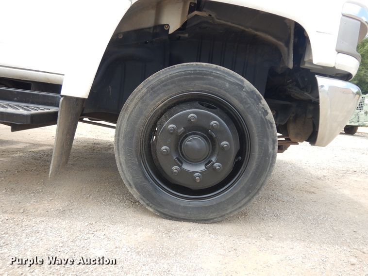 image for item KU9519 2007 GMC C4500  truck cab and chassis