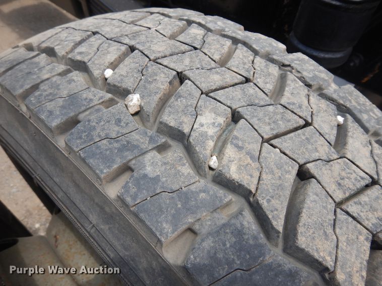 image for item KU9519 2007 GMC C4500  truck cab and chassis