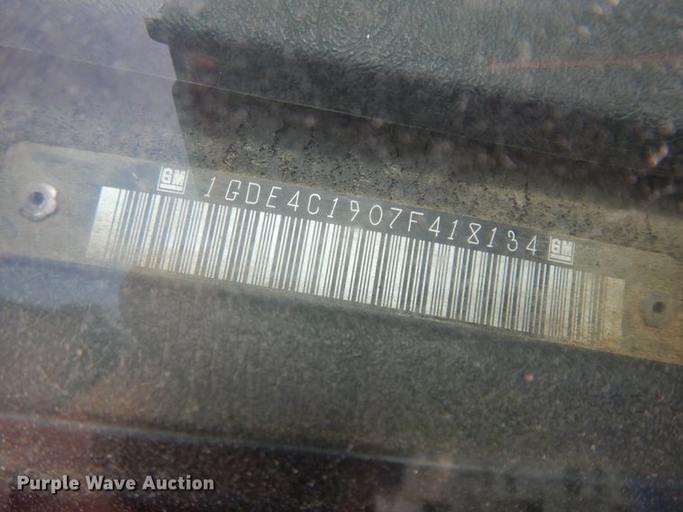 image for item KU9519 2007 GMC C4500  truck cab and chassis