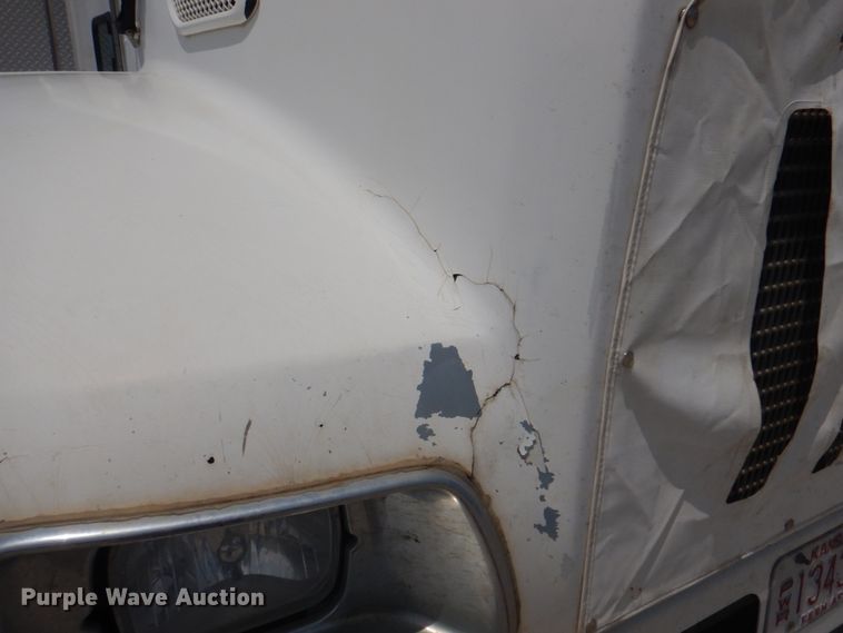 image for item KW9973 2002 Kenworth T300  utility / service truck