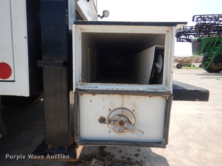 image for item KW9973 2002 Kenworth T300  utility / service truck