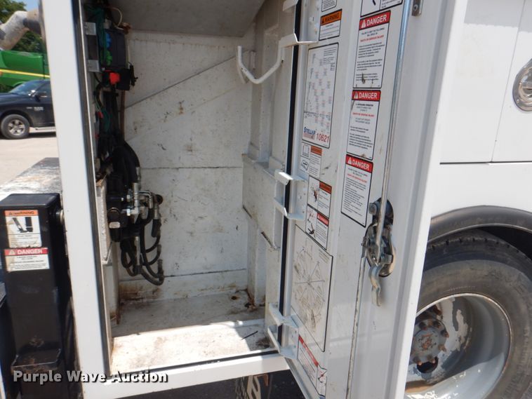 image for item KW9973 2002 Kenworth T300  utility / service truck