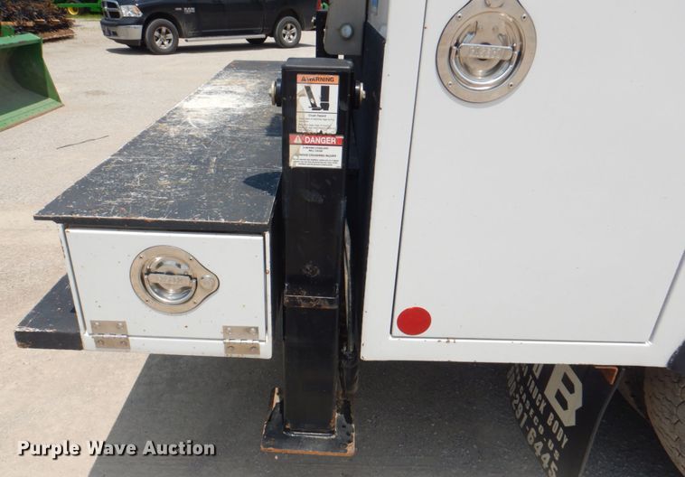 image for item KW9973 2002 Kenworth T300  utility / service truck