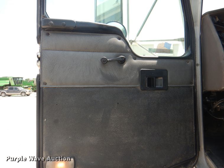 image for item KW9973 2002 Kenworth T300  utility / service truck