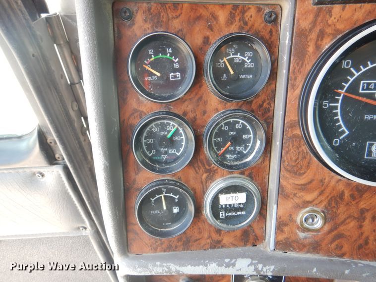 image for item KW9973 2002 Kenworth T300  utility / service truck