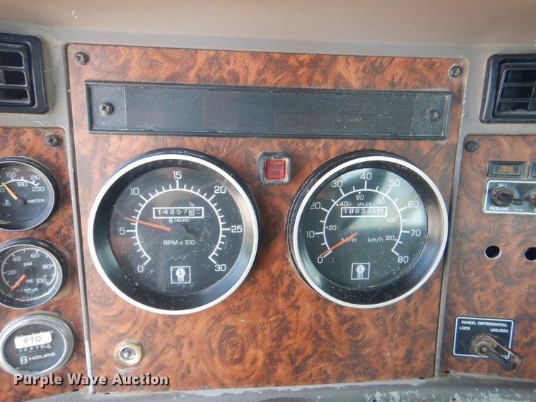 image for item KW9973 2002 Kenworth T300  utility / service truck