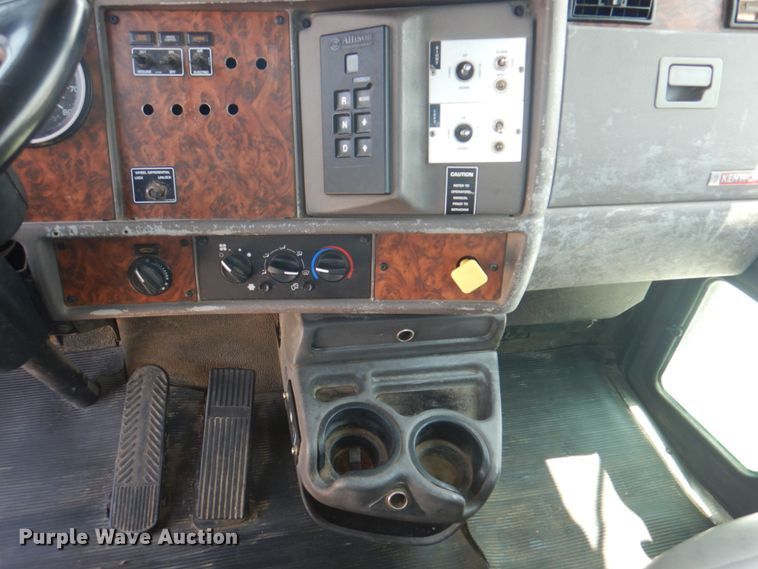 image for item KW9973 2002 Kenworth T300  utility / service truck