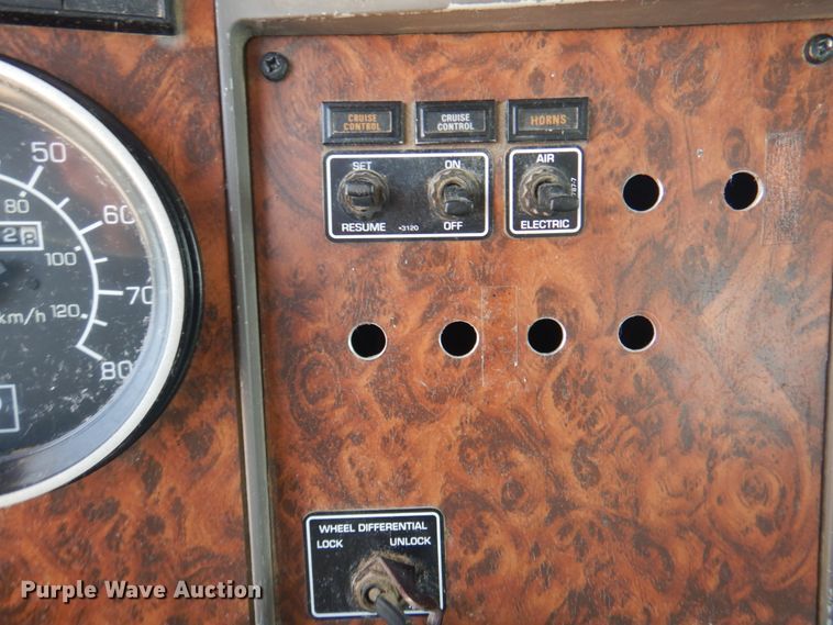 image for item KW9973 2002 Kenworth T300  utility / service truck