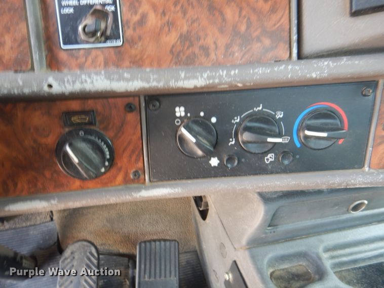 image for item KW9973 2002 Kenworth T300  utility / service truck