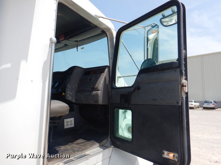 image for item KW9973 2002 Kenworth T300  utility / service truck