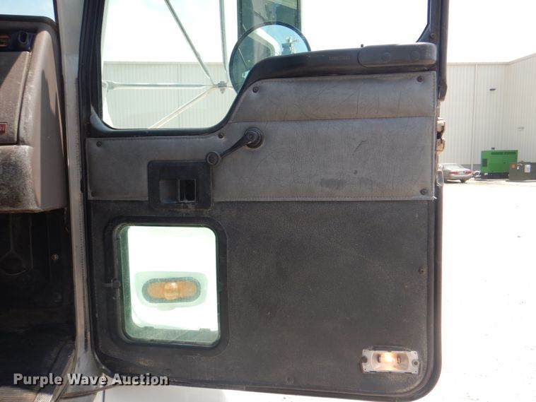 image for item KW9973 2002 Kenworth T300  utility / service truck