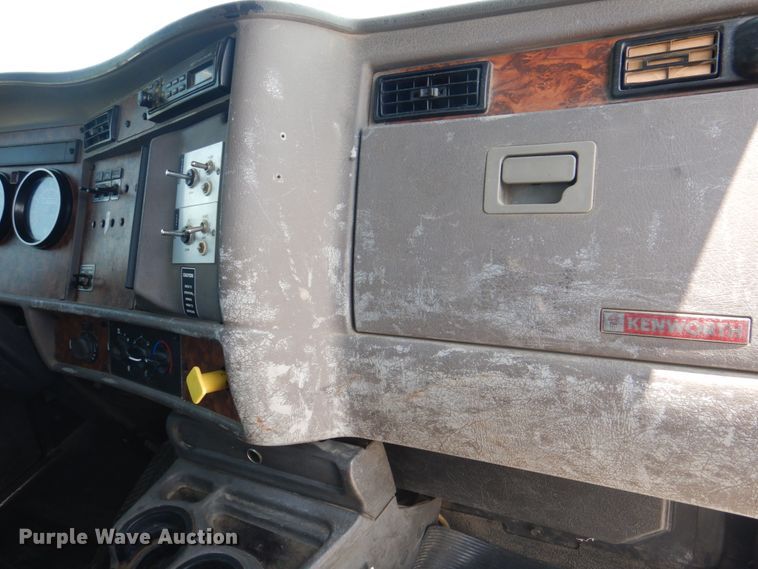 image for item KW9973 2002 Kenworth T300  utility / service truck