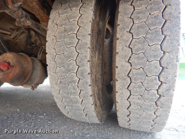 image for item KW9973 2002 Kenworth T300  utility / service truck