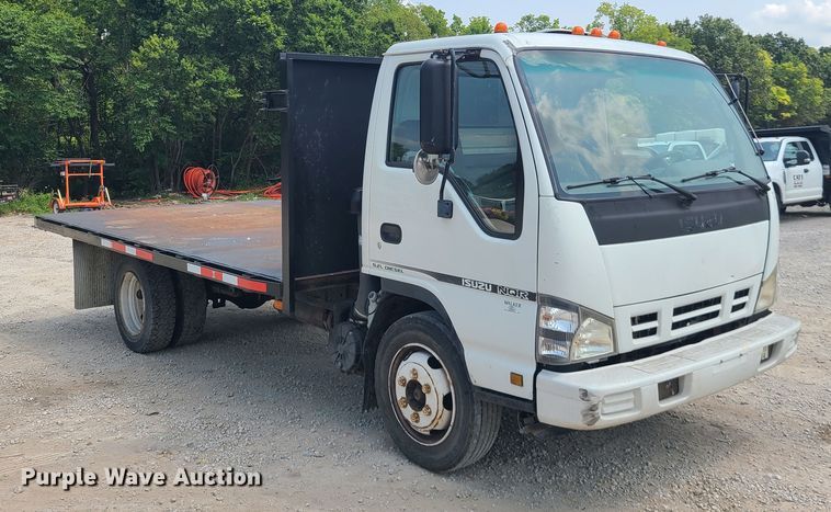 image for item L1341 2007 Isuzu NQR  flatbed truck