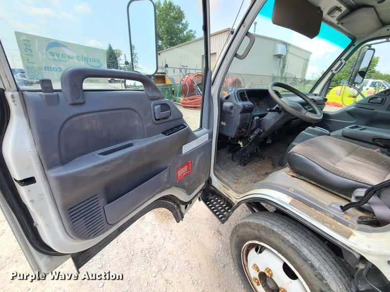 image for item L1341 2007 Isuzu NQR  flatbed truck