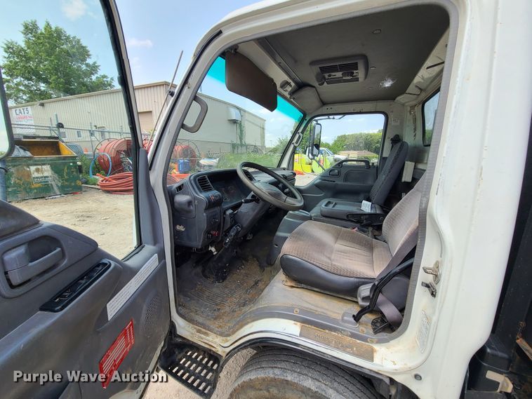 image for item L1341 2007 Isuzu NQR  flatbed truck