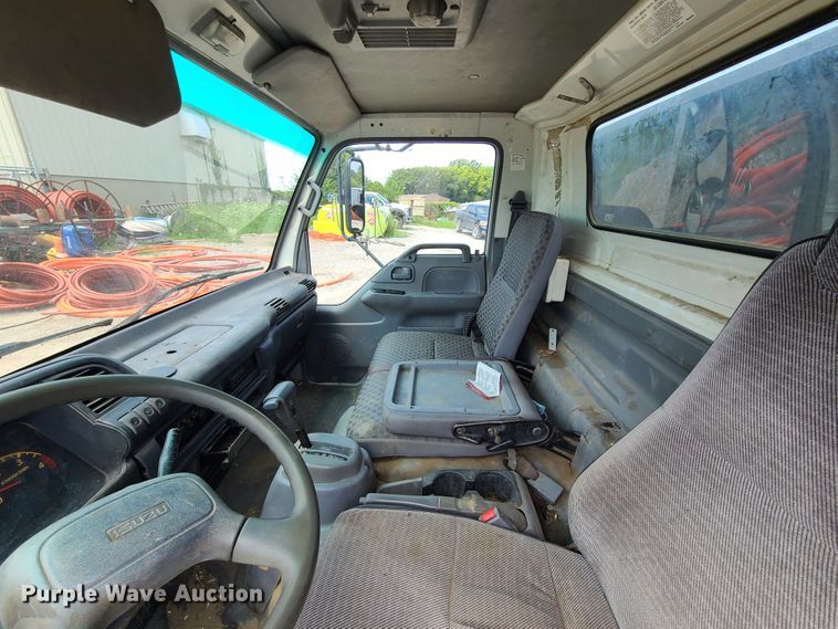 image for item L1341 2007 Isuzu NQR  flatbed truck