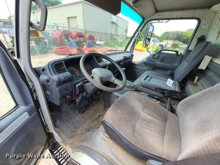 image for item L1341 2007 Isuzu NQR  flatbed truck