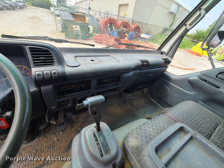 image for item L1341 2007 Isuzu NQR  flatbed truck