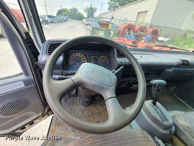 image for item L1341 2007 Isuzu NQR  flatbed truck