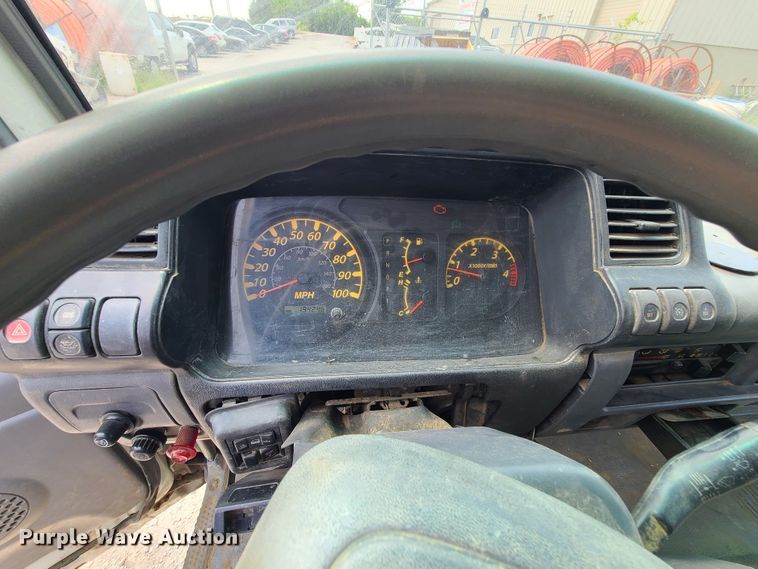 image for item L1341 2007 Isuzu NQR  flatbed truck