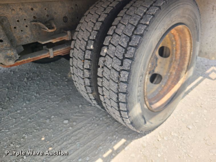 image for item L1341 2007 Isuzu NQR  flatbed truck