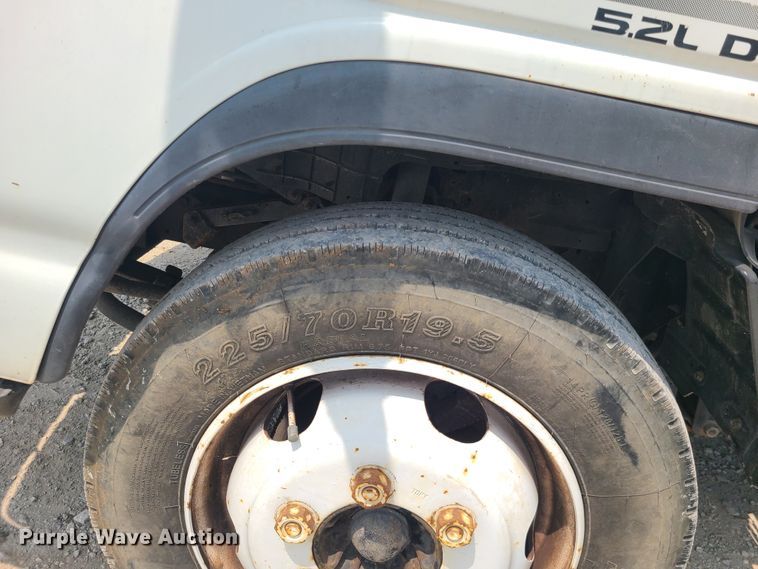 image for item L1341 2007 Isuzu NQR  flatbed truck